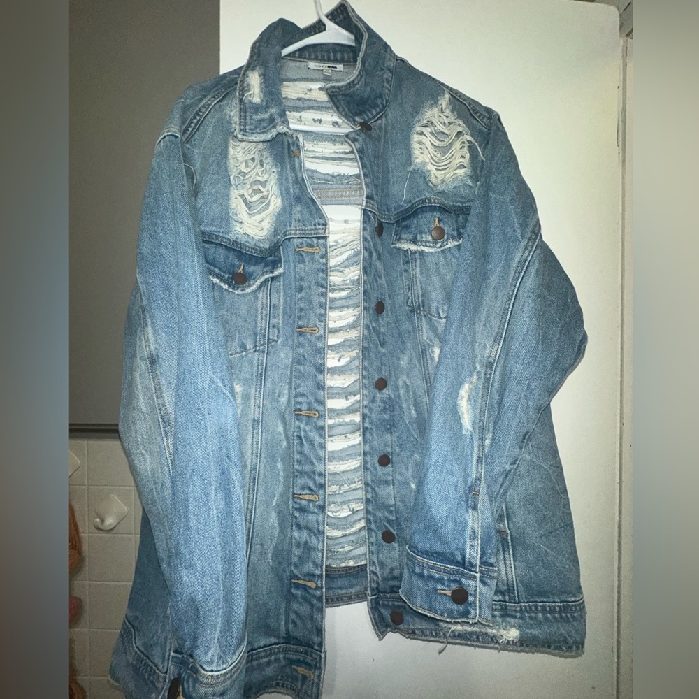 Fashion nova distressed Jean jacket size 1X
